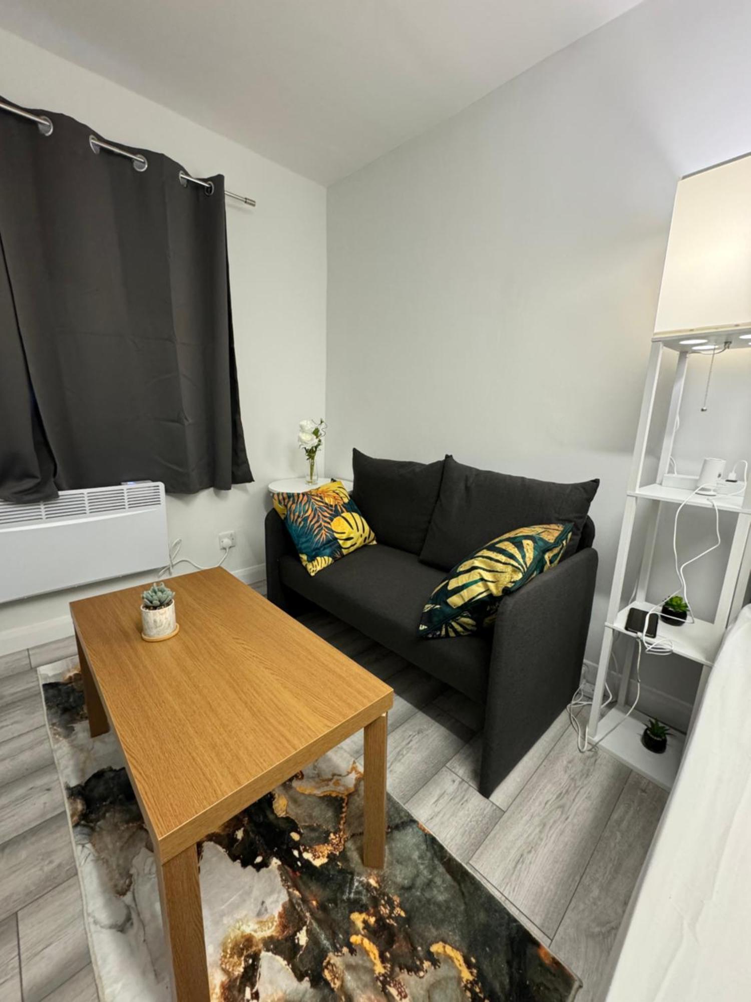 Posh Executive Studio London Thamesmead  المظهر الخارجي الصورة