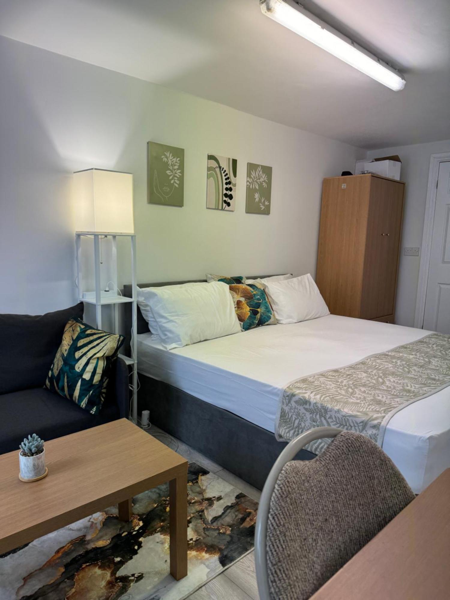 Posh Executive Studio London Thamesmead  المظهر الخارجي الصورة